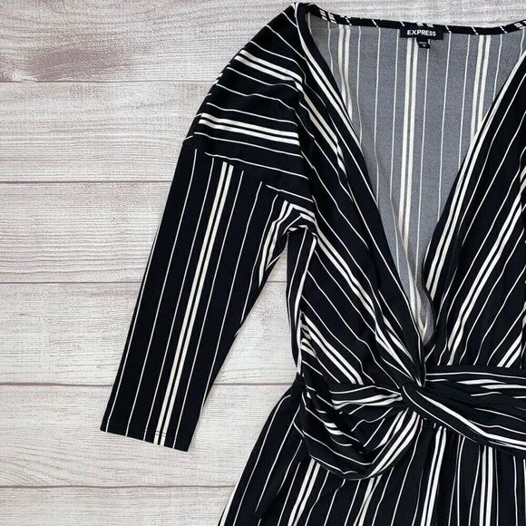Express B&W stripe 3/4 sleeve jumpsuit w/front knot tie sz M - Picture 5 of 13